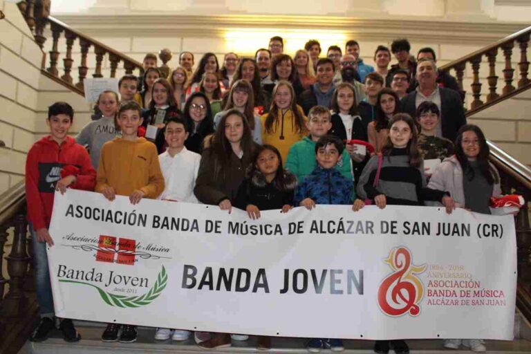 Recepción de los integrantes de la Banda Joven, ganadores del Concurso de Bandas Juveniles en Moncada