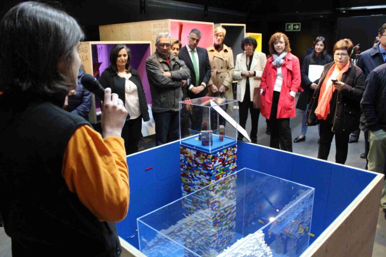 Alcázar acoge la exposición itinerante «Héroes Ocultos» que muestra la historia de objetos cotidianos