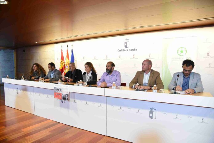 trabajo-social-comunitario-clm.jpg