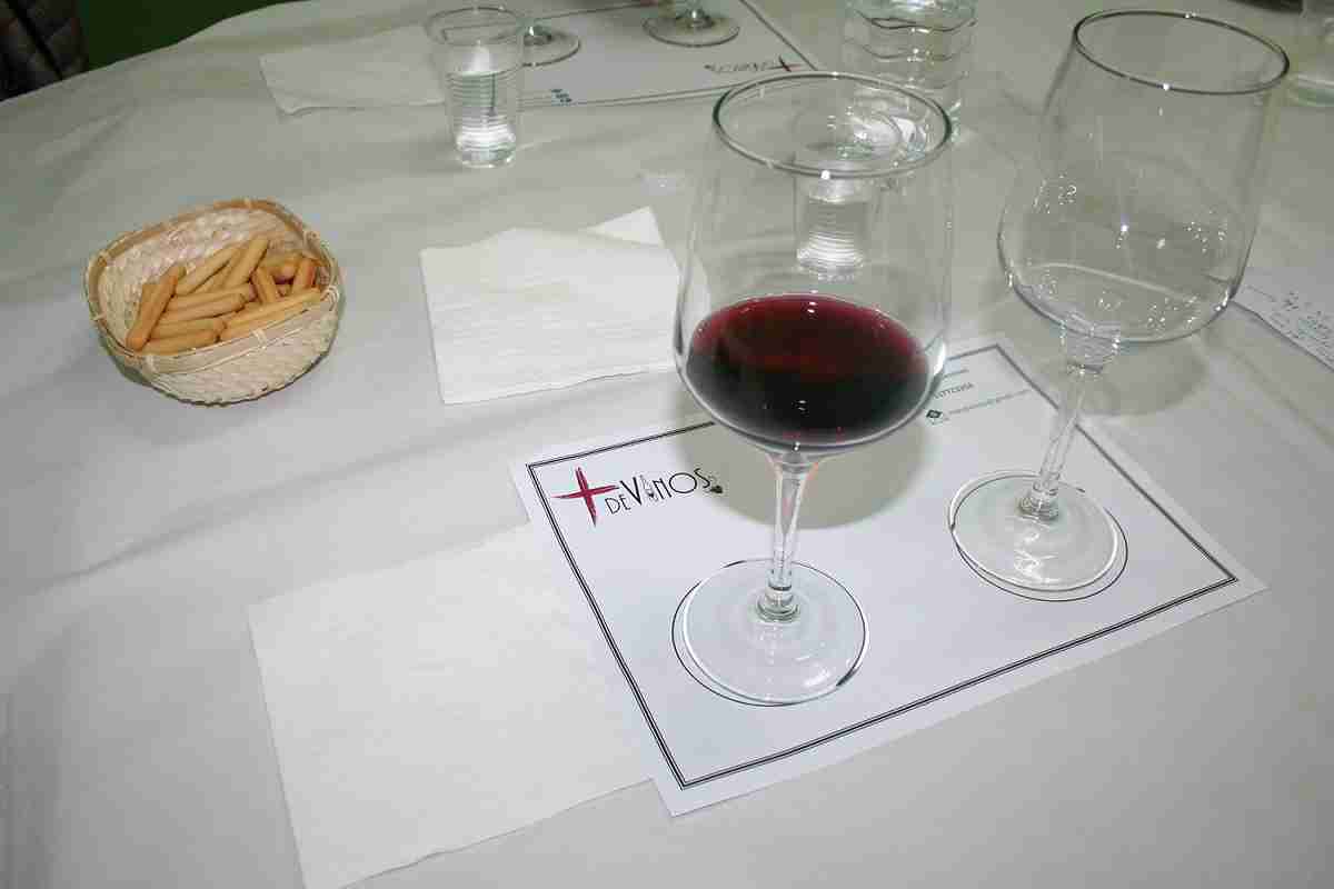 Afammer Membrilla introduce a sus socias en la cultura del vino a través de una cata comentada 2 Afammer Membrilla introduce a sus socias en la cultura del vino a través de una cata comentada 2