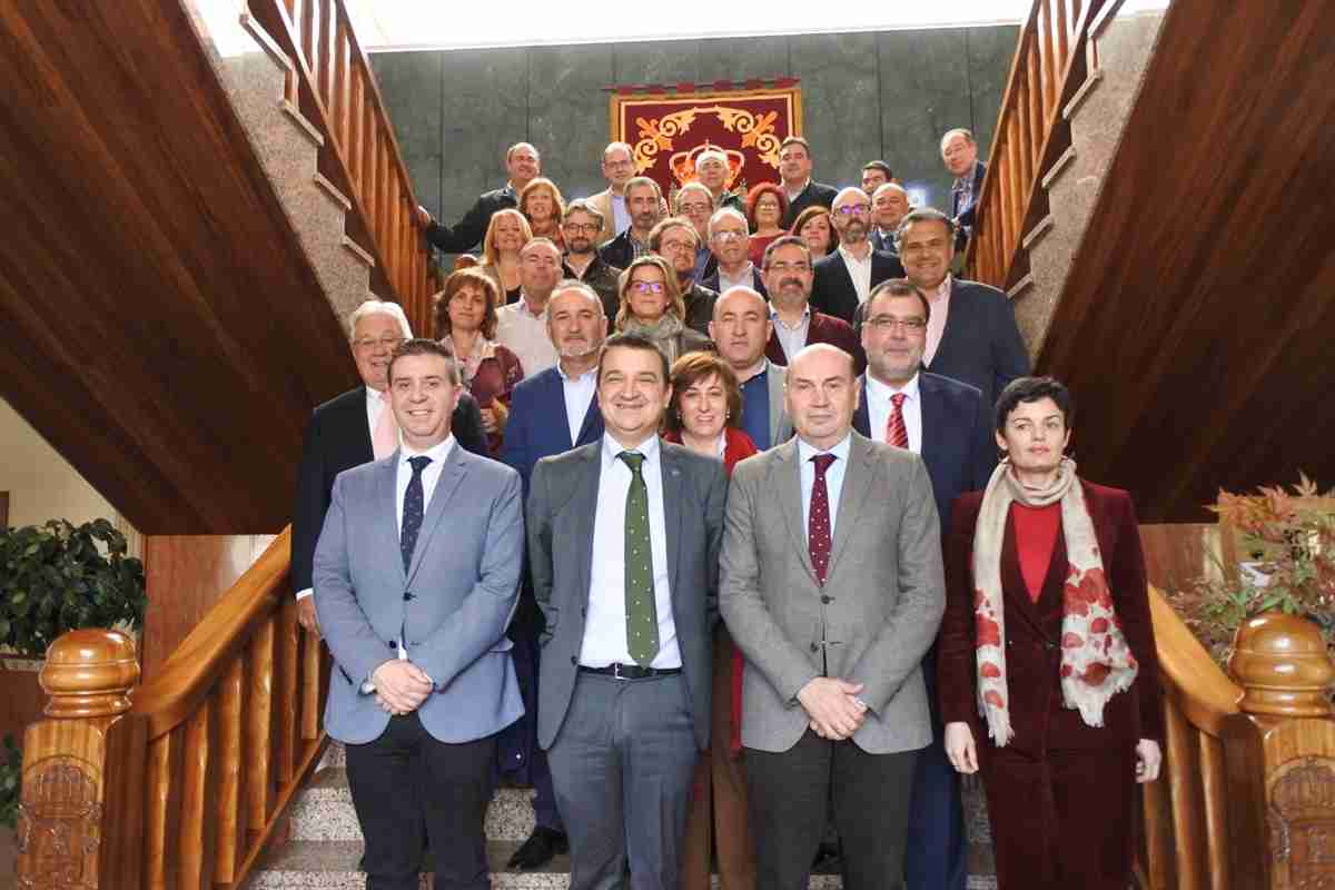 Martínez Arroyo destacó la “demostración de fuerza” de los Grupos de Desarrollo Rural al firmar la segunda asignación de ayudas Leader 1 Martínez Arroyo destacó la “demostración de fuerza” de los Grupos de Desarrollo Rural al firmar la segunda asignación de ayudas Leader 1