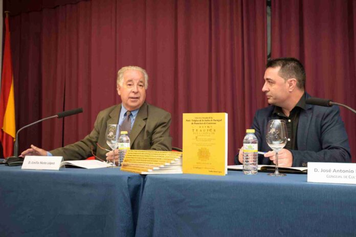 Emilio-Nieto-expuso-su-investigacion-sobre-la-obra-Nave-tragica.jpg