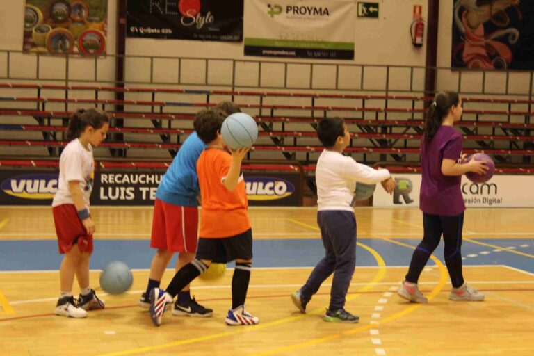 Más de 40 niños disfrutan del Campus English Basketball durante las vacaciones de Semana Santa