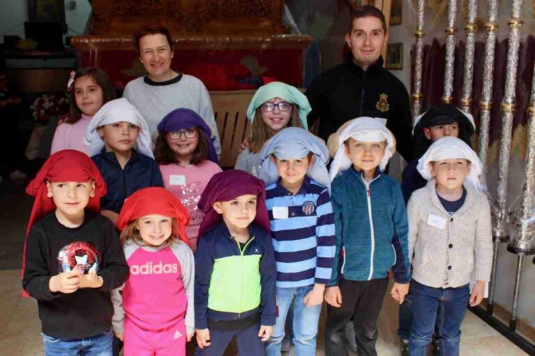 Cerca de 40 niños de Alcázar disfrutaron del taller cofrade infantil del Santo Entierro
