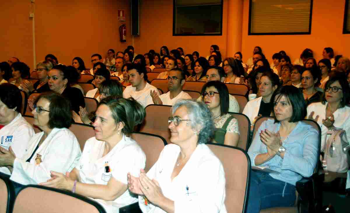 La Gerencia de Atención Integrada de Alcázar de San Juan presenta ante un centenar de asistentes la actividad científica de su Enfermería 1