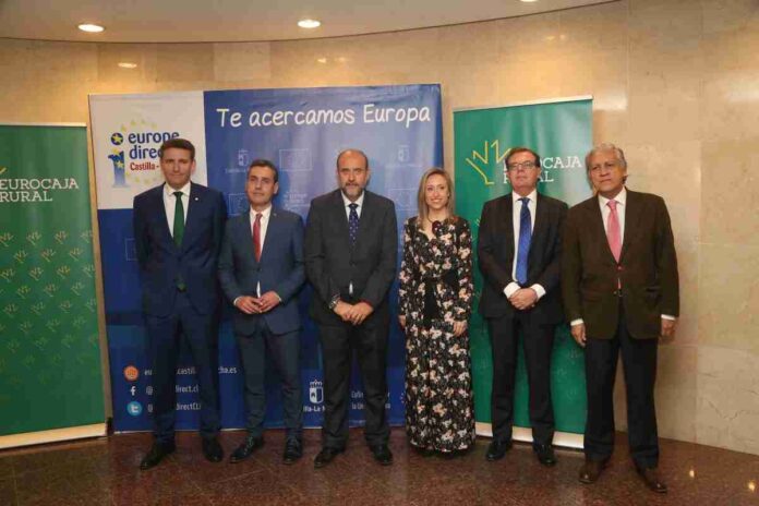 El-Gobierno-regional-convoca-este-mes-becas-para-la-formacion.jpg