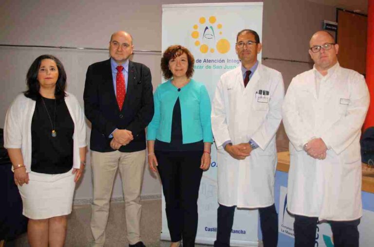 La Gerencia de Atención Integrada de Alcázar de San Juan presenta ante un centenar de asistentes la actividad científica de su Enfermería