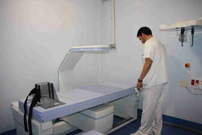 Nuevo densitómetro del servicio de Radiodiagnóstico del Hospital Virgen de la Luz ha comenzado a prestar servicio a los pacientes del área de Salud de Cuenca Nuevo densitómetro del servicio de Radiodiagnóstico del Hospital Virgen de la Luz ha comenzado a prestar servicio a los pacientes del área de Salud de Cuenca