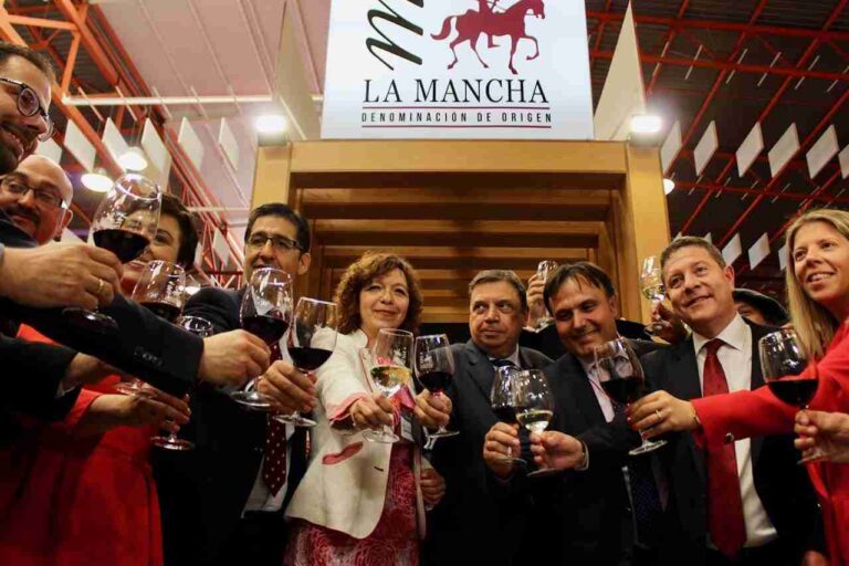 Alcázar presente en la inauguración de FENAVIN cuando cumple la mayoría de edad