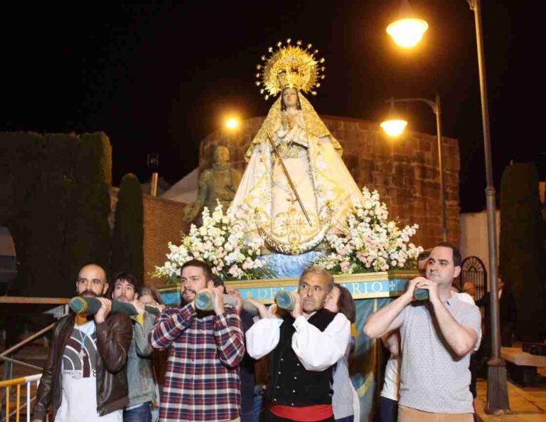 José Manuel Fernández Cano pidió licencia para cantar los mayos entre coplillas y chascarrillos