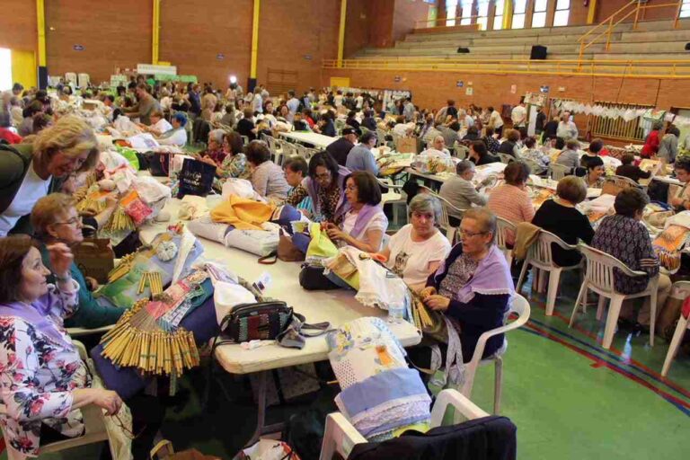 El pabellón Picasso volvió a acoger en Alcázar una nueva edición del Encuentro Nacional de Encajeras