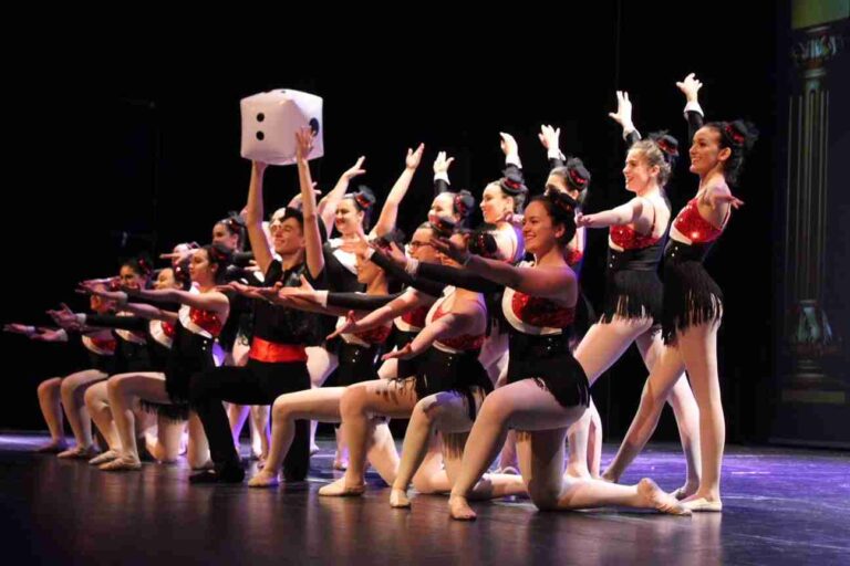 La Danza de la escuela de Alma María García contribuyó con una gala solidaria a la investigación contra el cáncer