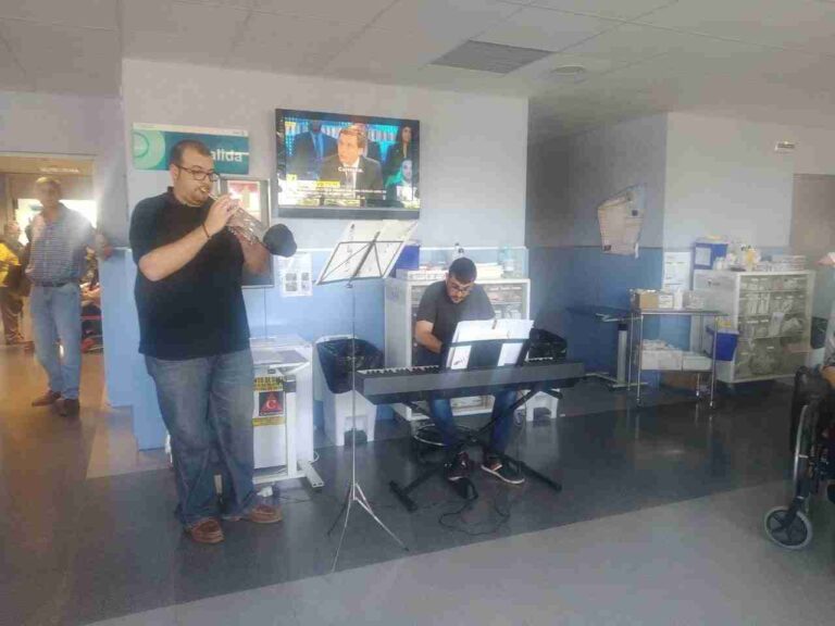 «Música en el hospital» dentro del programa que se desarrolla con la gerencia del hospital, servicios sociales y la escuela de música