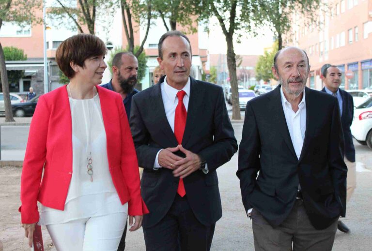 «España ha perdido a un gran demócrata al que siempre le deberemos su contribución al fin de la violencia de ETA»