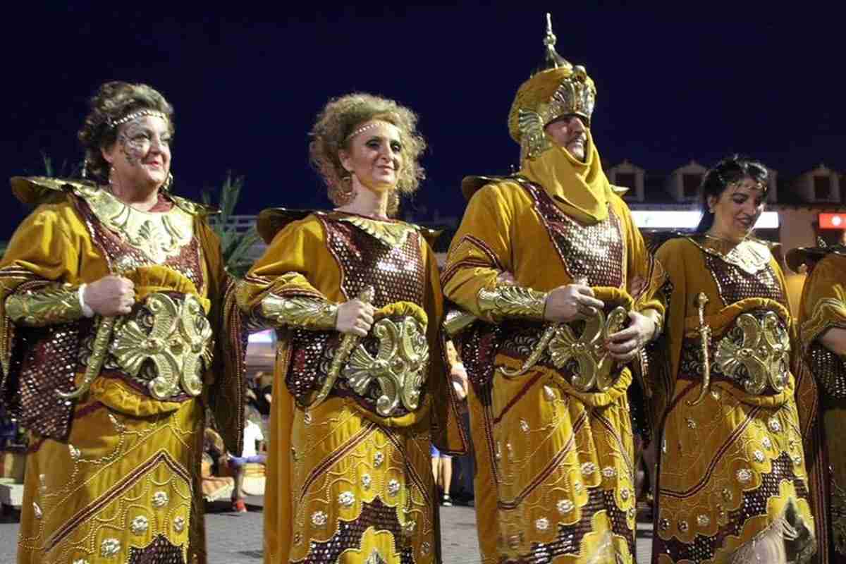 La Entrada Mora llenó de música y colorido las calles de Alcázar de San Juan 4