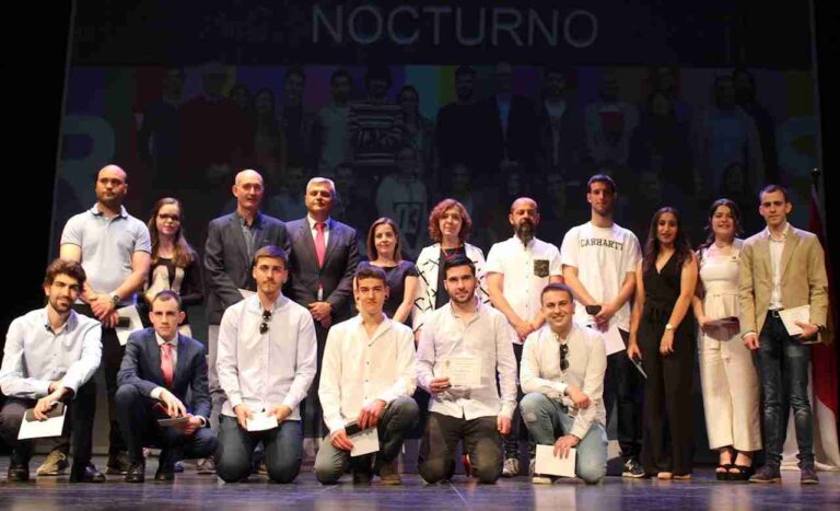 El IES Miguel de Cervantes celebra la graduación del alumnado que finaliza bachillerato