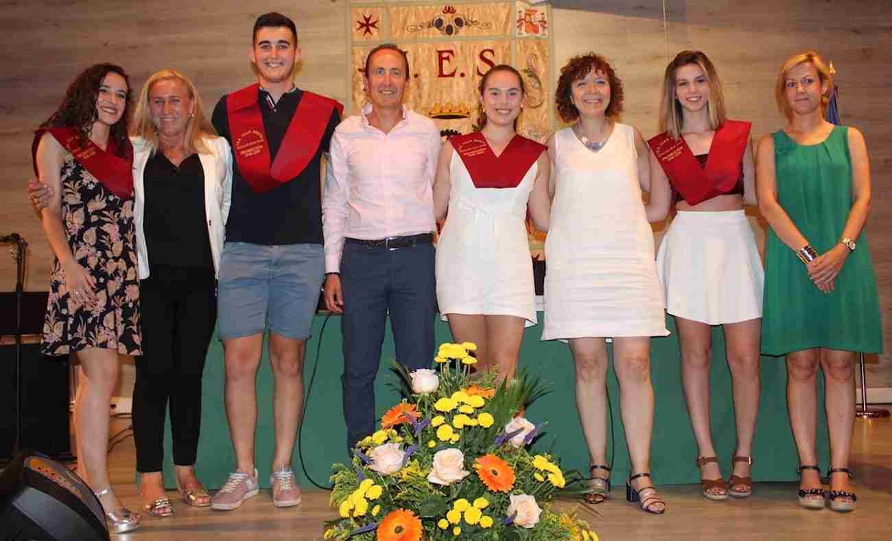 El IES Juan Bosco de Alcázar despide el curso con la imposición de becas a los graduados 1