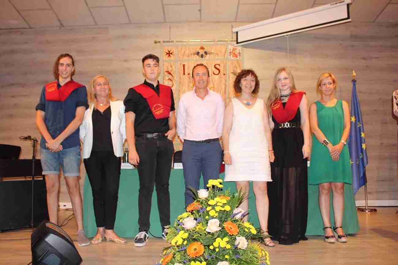 El IES Juan Bosco de Alcázar despide el curso con la imposición de becas a los graduados 10