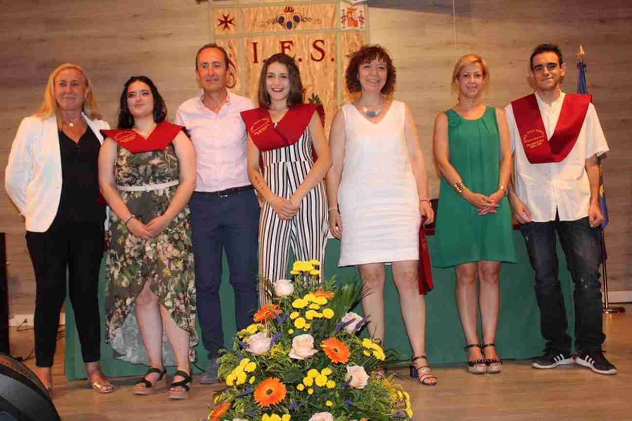 El IES Juan Bosco de Alcázar despide el curso con la imposición de becas a los graduados 12