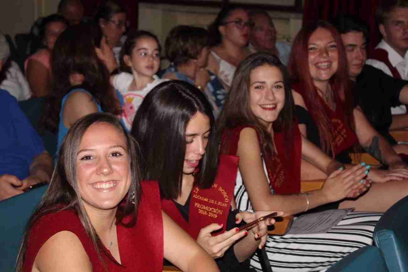 El IES Juan Bosco de Alcázar despide el curso con la imposición de becas a los graduados 4