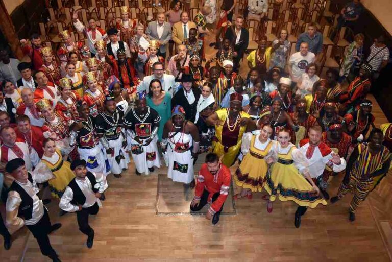 Comienza el 37º Festival Internacional de Folklore con la recepción oficial a los grupos participantes