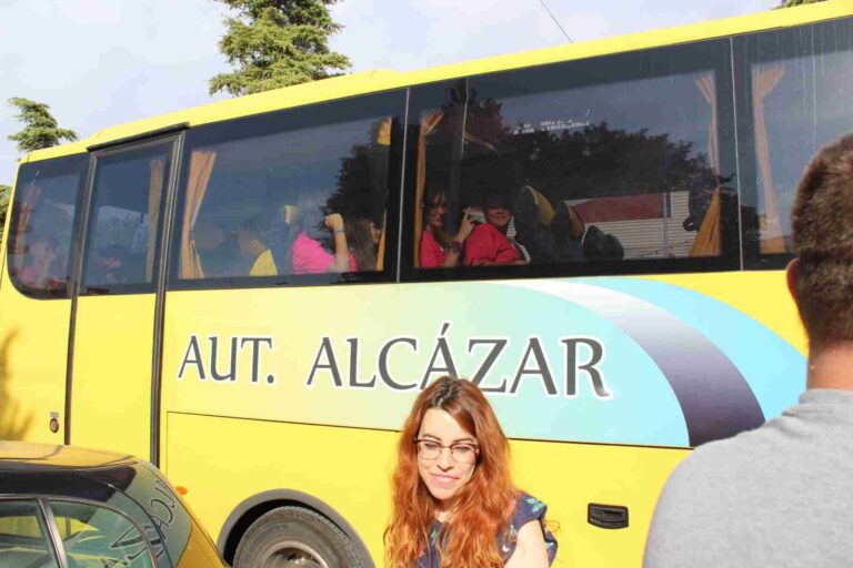 Los 14 participantes en el campamento juvenil del ayuntamiento parten hacia Ruidera