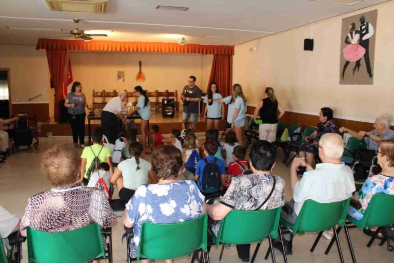 El Centro de Mayores celebra el día del Abuelo en Alcázar