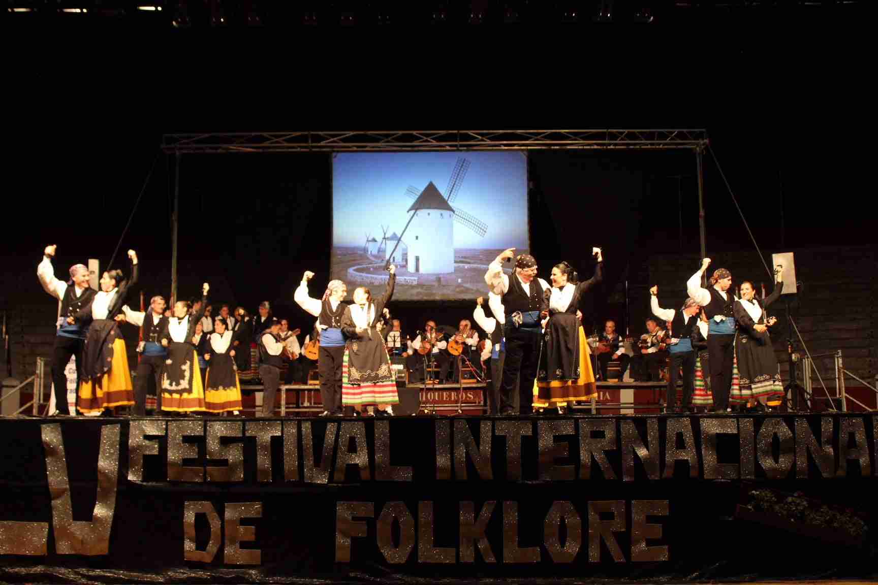 El folclore extremeño, manchego y ruso se dieron la mano en el LV Festival Internacional de Folklore de Alcázar 1 El folclore extremeño, manchego y ruso se dieron la mano en el LV Festival Internacional de Folklore de Alcázar 1