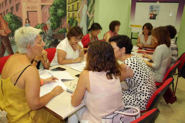 La Consejera de Igualdad visita el Centro de la Mujer de Alcázar para conocer recursos y funcionamiento