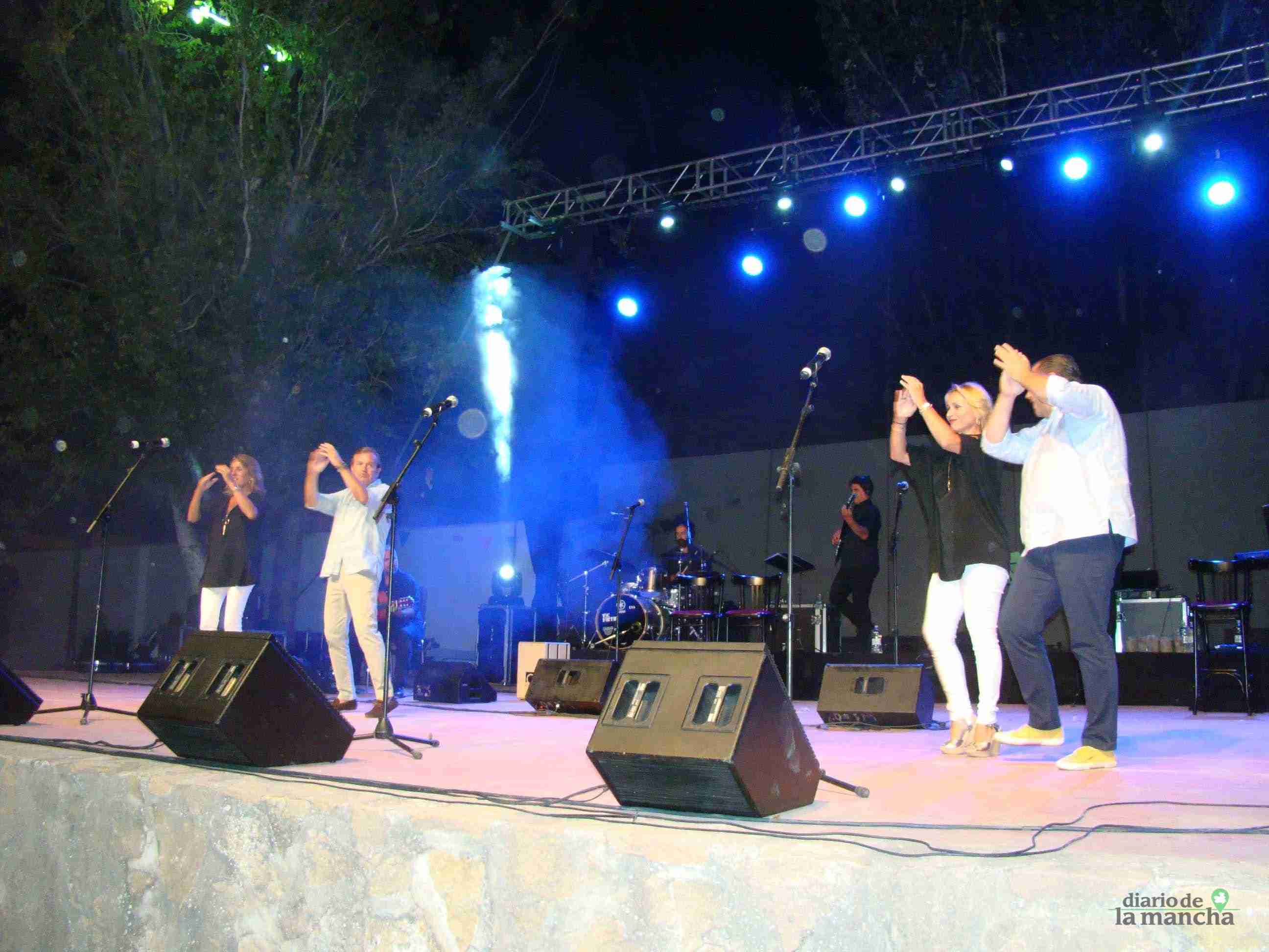 “Siempre Así” llena la Pista Jardín Colón de Quintanar en un magnífico concierto 2