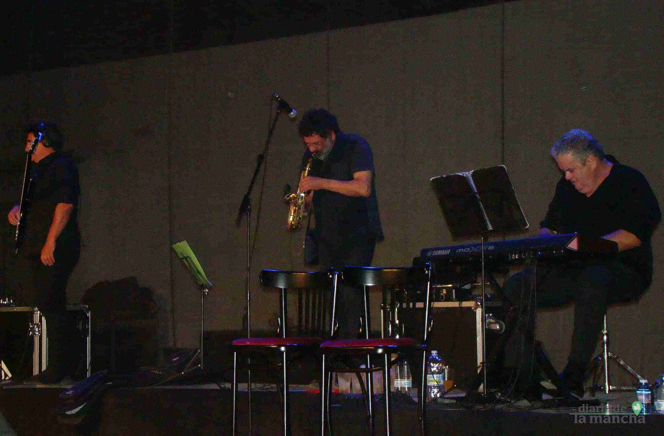 “Siempre Así” llena la Pista Jardín Colón de Quintanar en un magnífico concierto 9