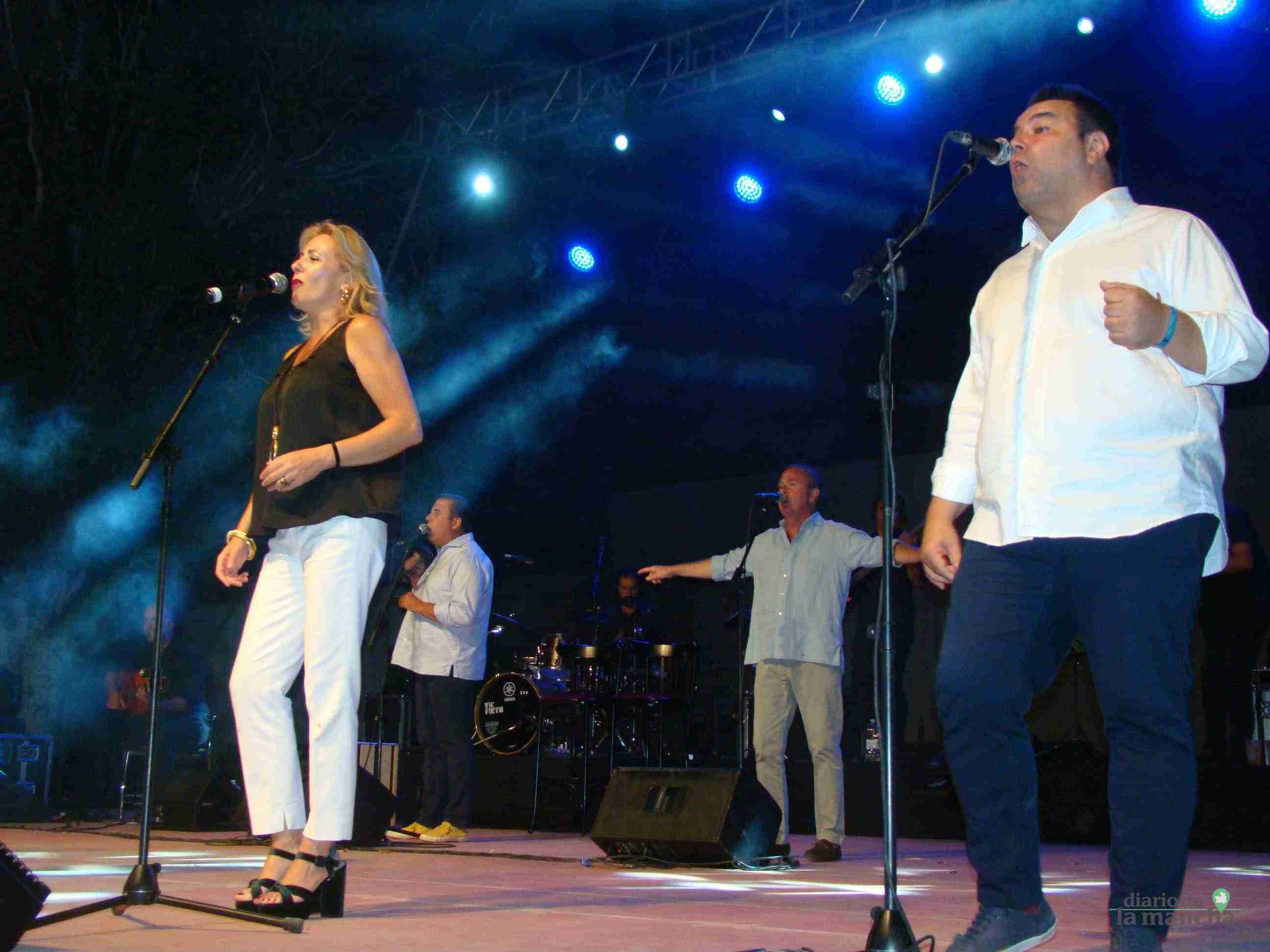 “Siempre Así” llena la Pista Jardín Colón de Quintanar en un magnífico concierto 4