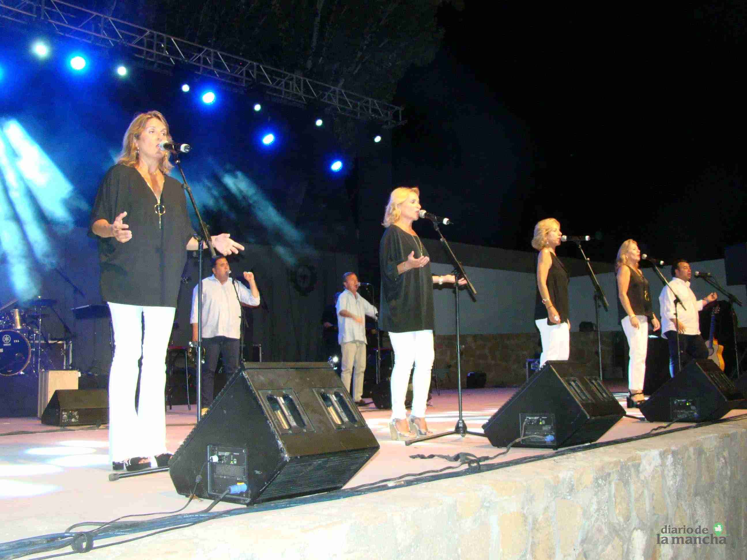 “Siempre Así” llena la Pista Jardín Colón de Quintanar en un magnífico concierto 6