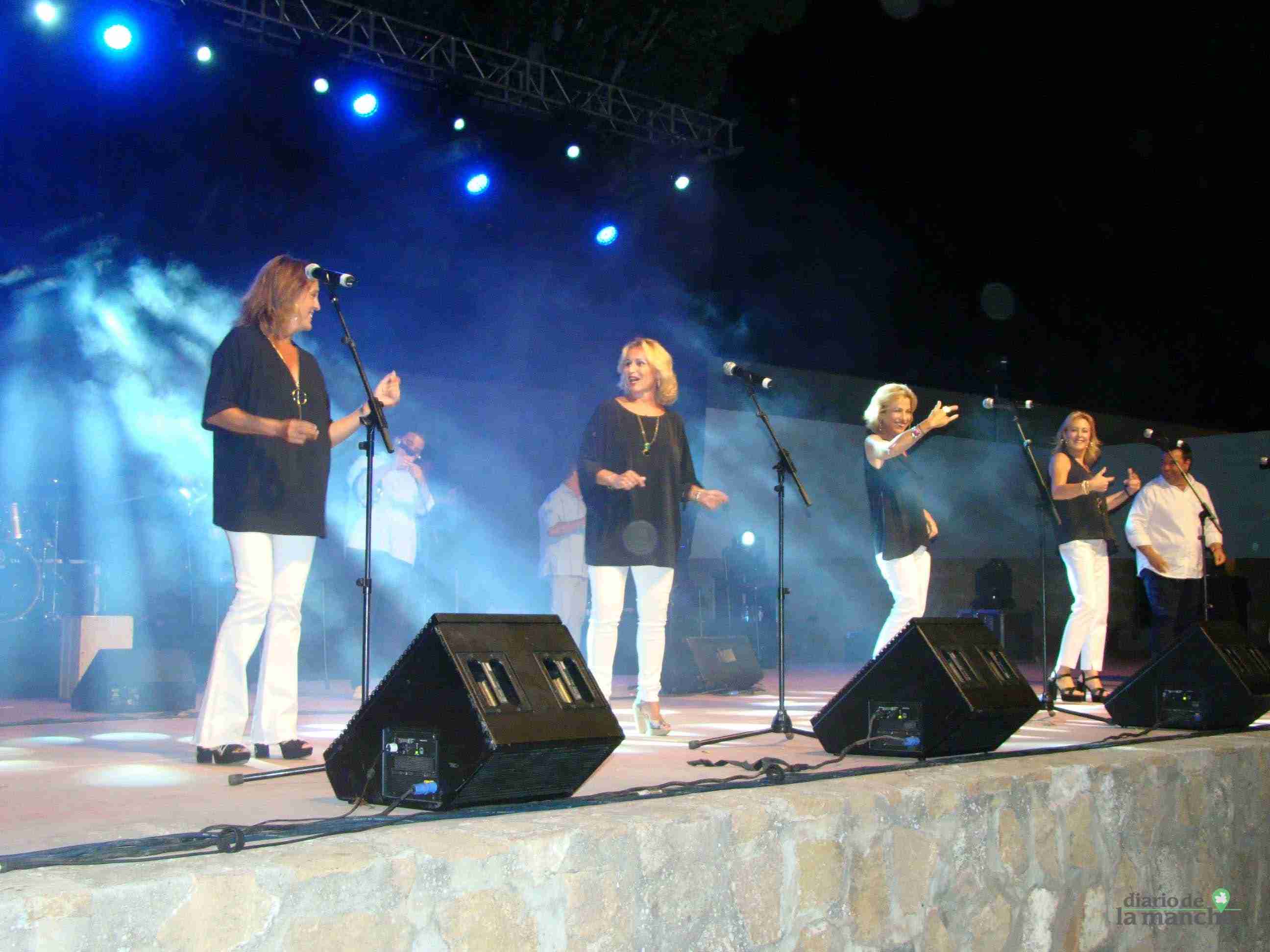 “Siempre Así” llena la Pista Jardín Colón de Quintanar en un magnífico concierto 5