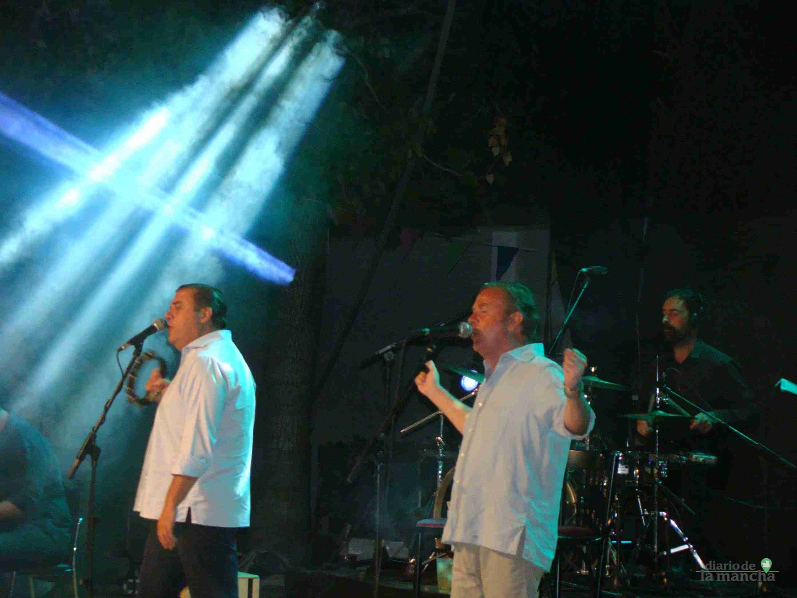 “Siempre Así” llena la Pista Jardín Colón de Quintanar en un magnífico concierto 11