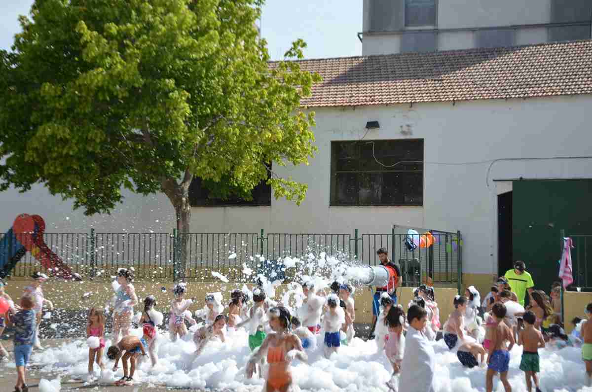 Cerca de 200 niños y niñas celebraron el final de actividades de la Escuela de Verano de Piedrabuena 2