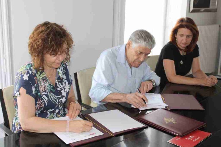 El Ayuntamiento de Alcázar renueva convenio con AFAS para la gestión del centro Frida Kahlo