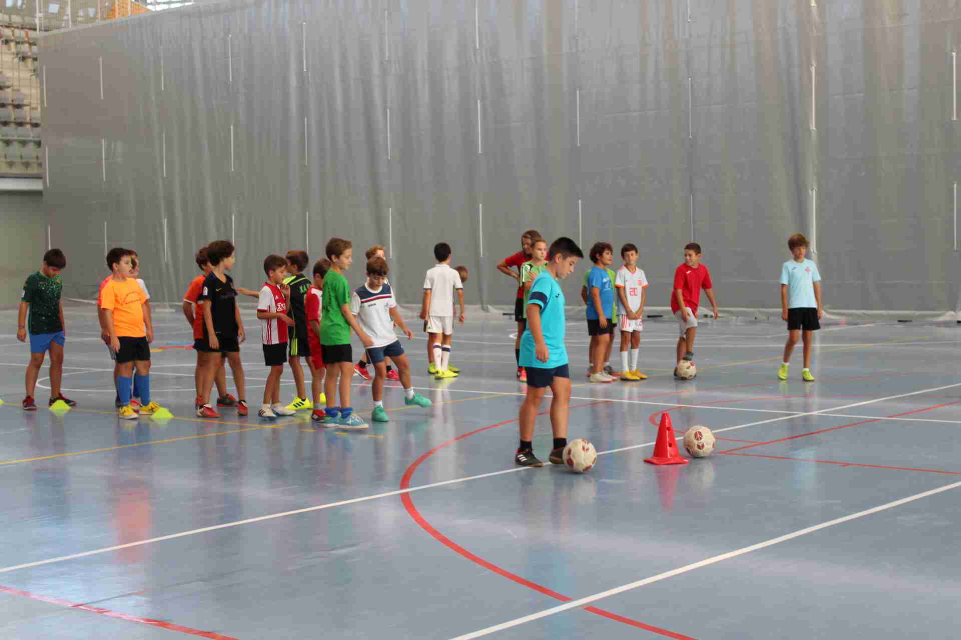 Visita a los integrantes del V Clinic de Fútbol Sala organizado por el club deportivo FUTSAL ALCAZAR en el pabellón Vicente Paniagua 1