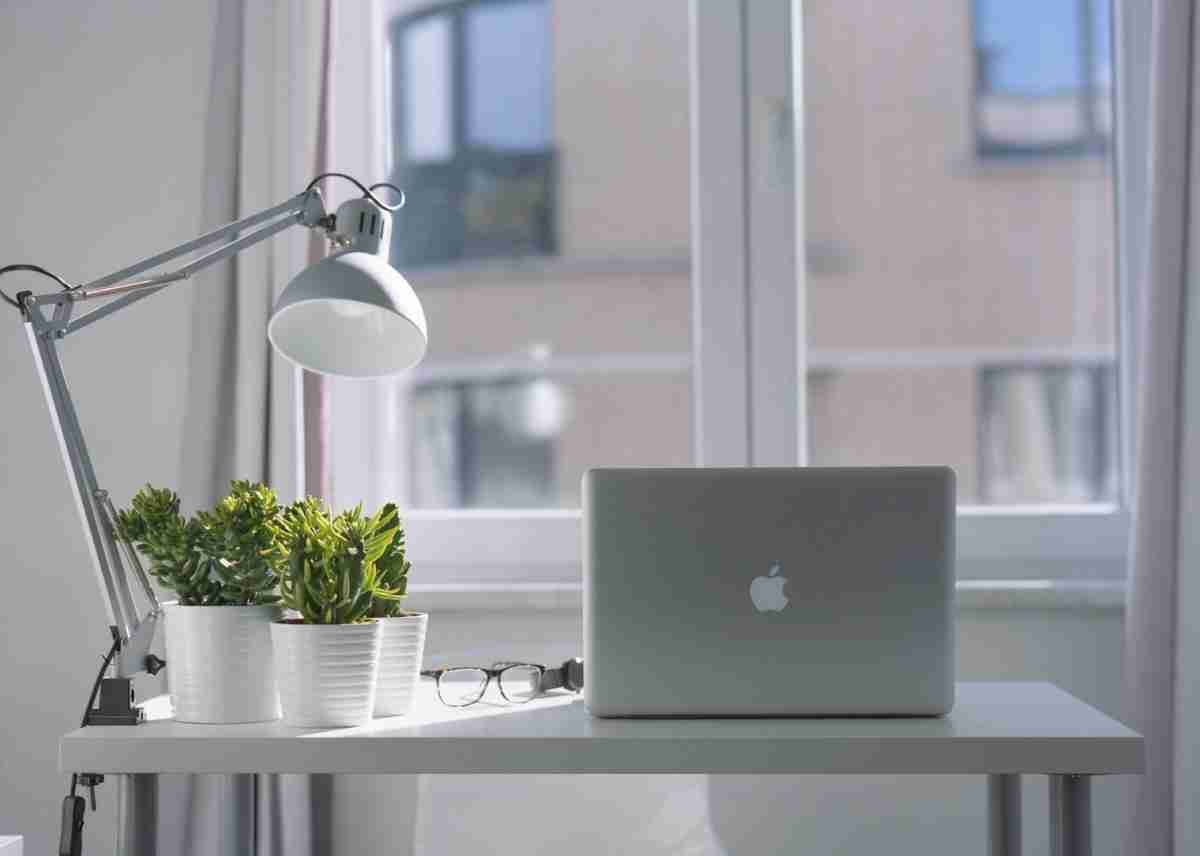 Una zona de trabajo en casa con poco espacio y mucho atractivo 7