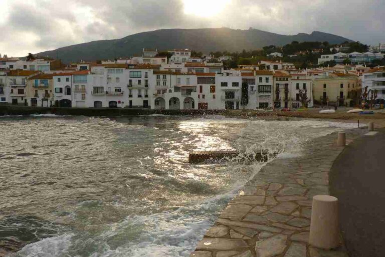 Cadaqués en Gerona, España un destino impresionante