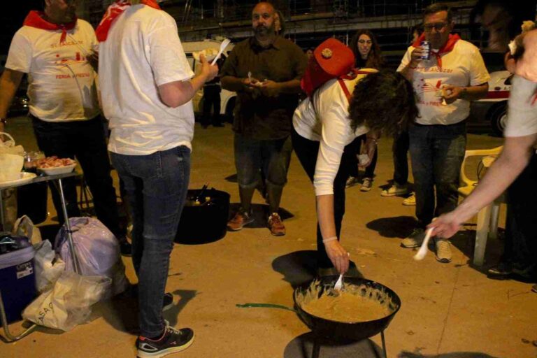 Más de 350 cuadrillas celebraron el fin de fiesta en la Noche de las Gachas Manchegas