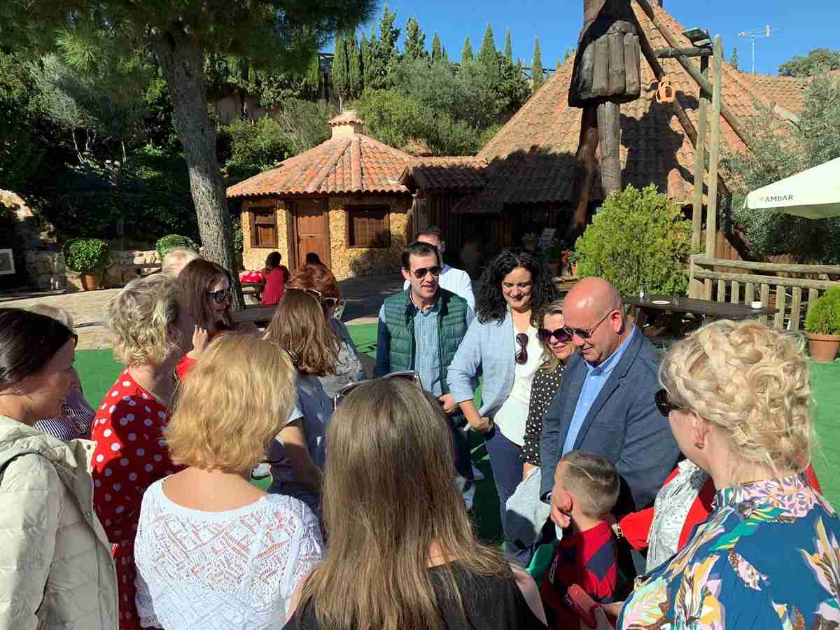 Un grupo de touroperadores rusos visitaron Villarrubia de los Ojos y almorzaron en El Mirador de la Mancha 1 Un grupo de touroperadores rusos visitaron Villarrubia de los Ojos y almorzaron en El Mirador de la Mancha 1