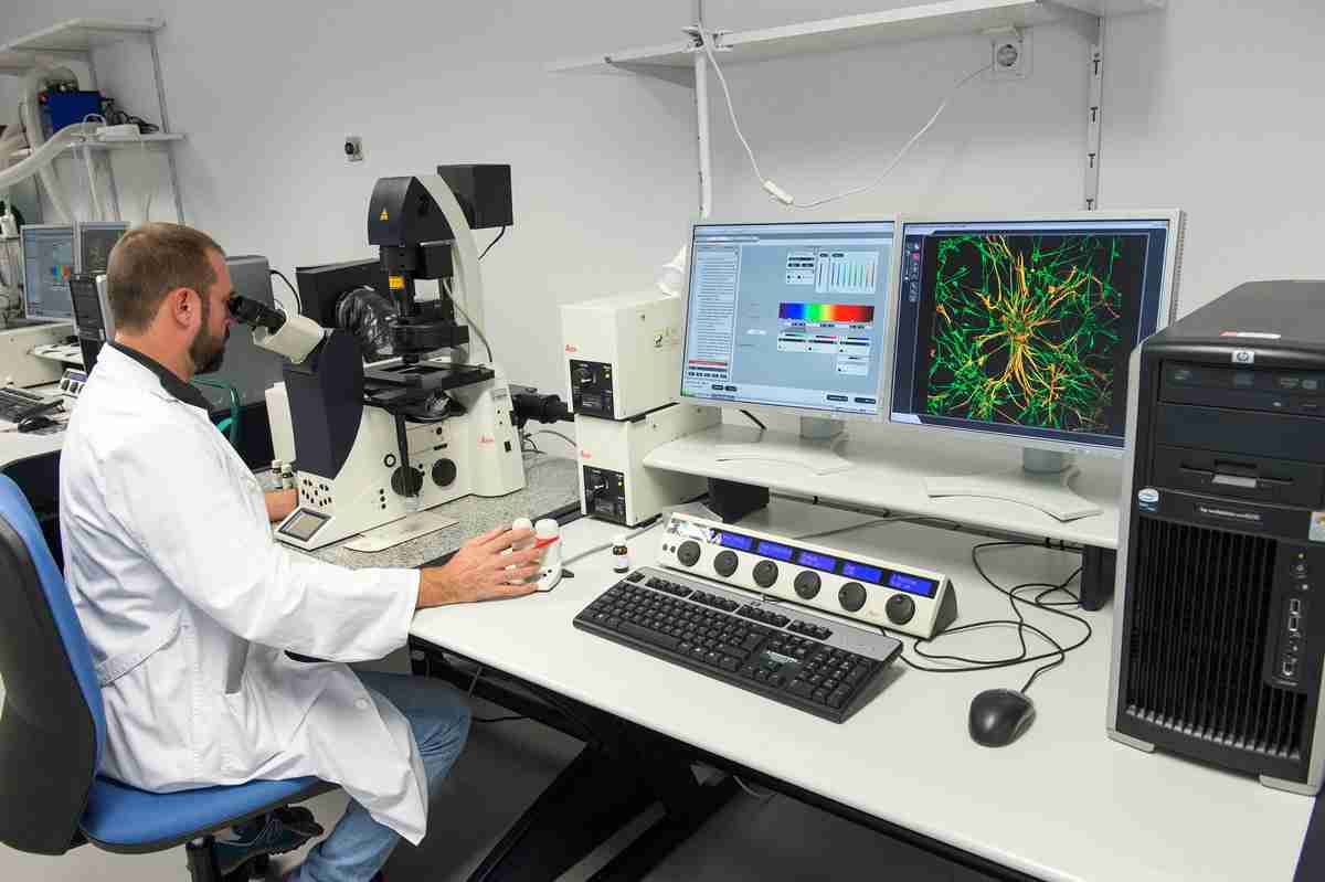 El SESCAM obtuvo cinco ayudas estatales por 1,7 millones de euros para adquirir equipo científico y técnico destinado a I+D+i 1