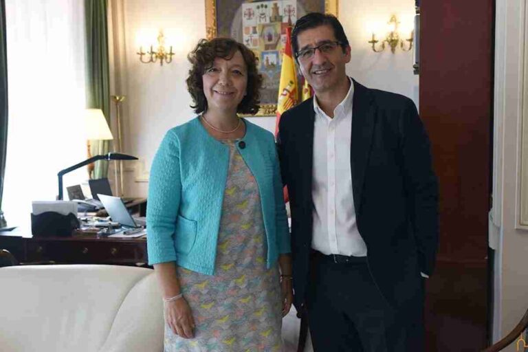 La Diputación adelantará a Alcázar los Fondos FEDER para la adquisición de autobuses ecológicos