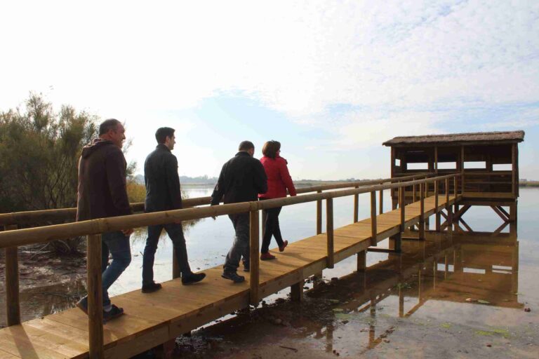 La laguna de «La Veguilla» dispone de un nuevo observatorio de aves accesible y adaptado al entorno