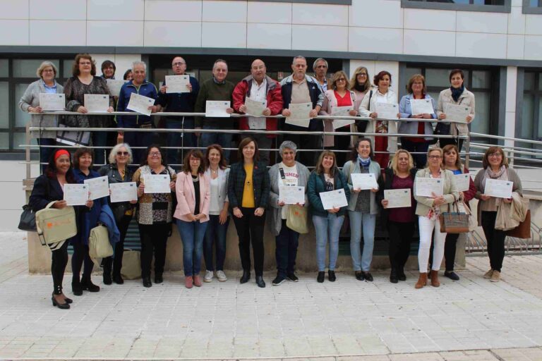 50 personas mayores de 55 años mejoran su conocimiento de las nuevas tecnologías gracias al programa CapacitaTIC +55