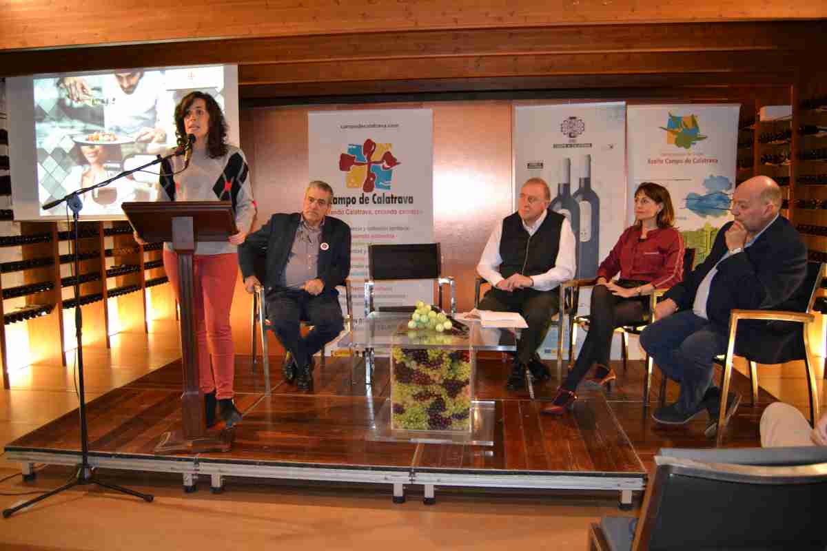 Expertos defienden los proyectos de economía colaborativa que incluyan el territorio la profesionalidad, en la jornada sobre Eno y Oleoturismo de “Calatrava Sabor” 3 Expertos defienden los proyectos de economía colaborativa que incluyan el territorio la profesionalidad, en la jornada sobre Eno y Oleoturismo de “Calatrava Sabor” 3