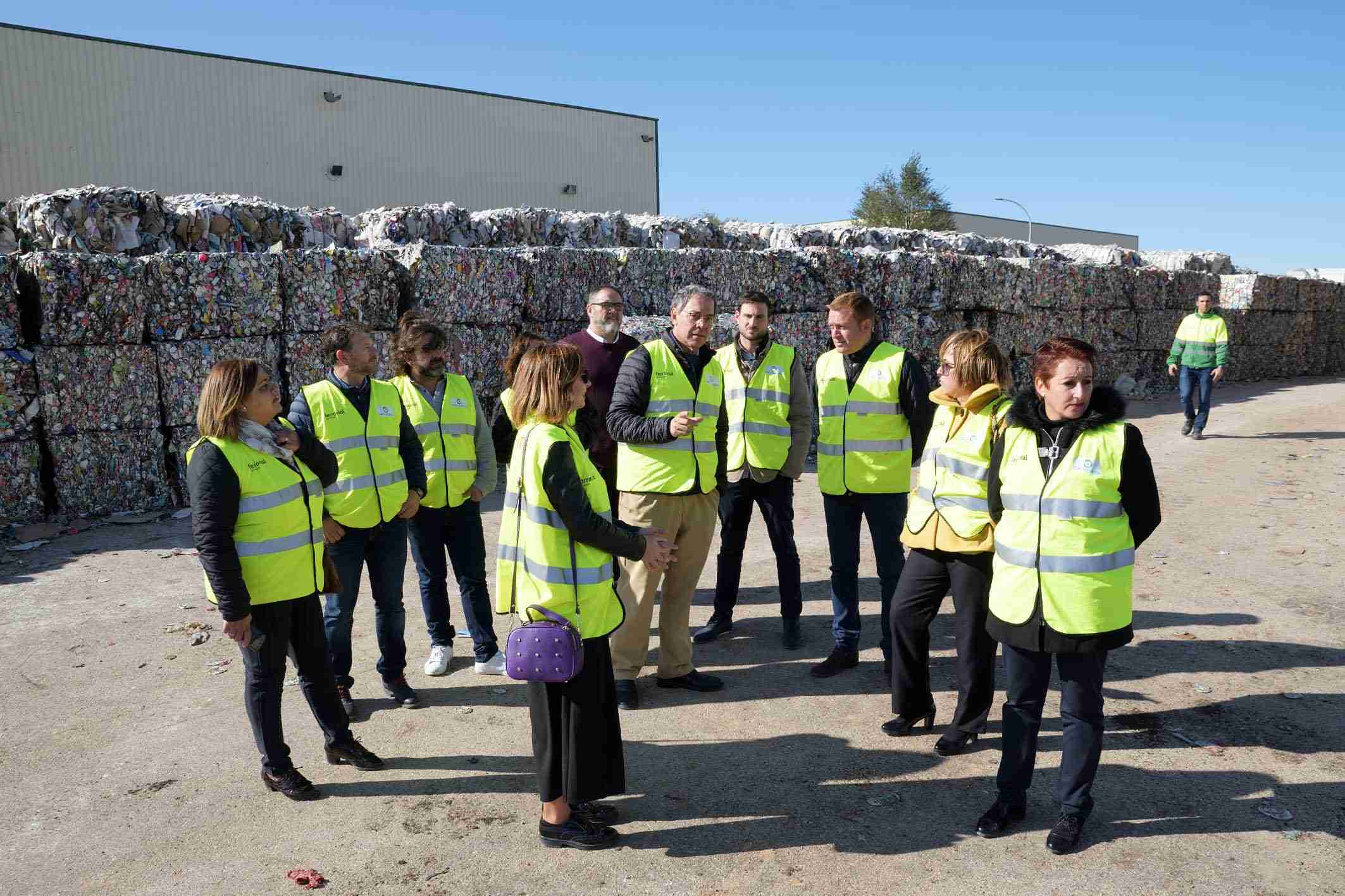 La Corporación de Comsermancha visita la planta de RSU 2