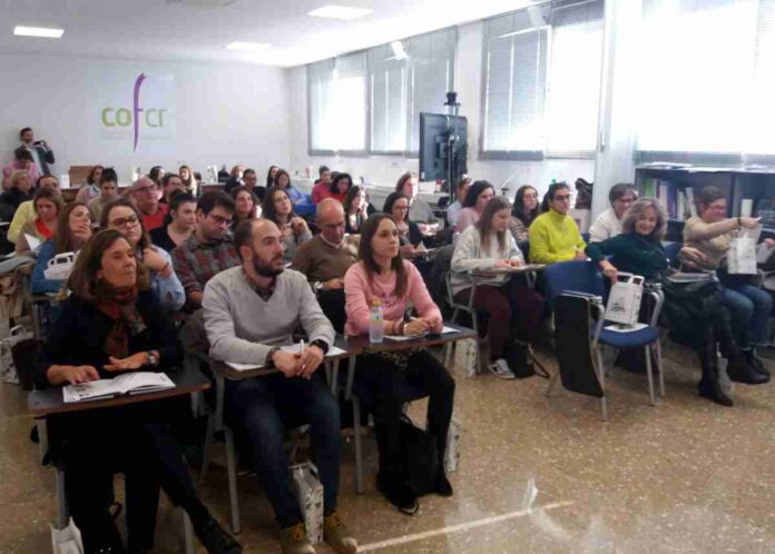 Conferencia-sobre-aromaterapia-cientifica-y-aceites-esenciales-en-el-Colegio.jpg