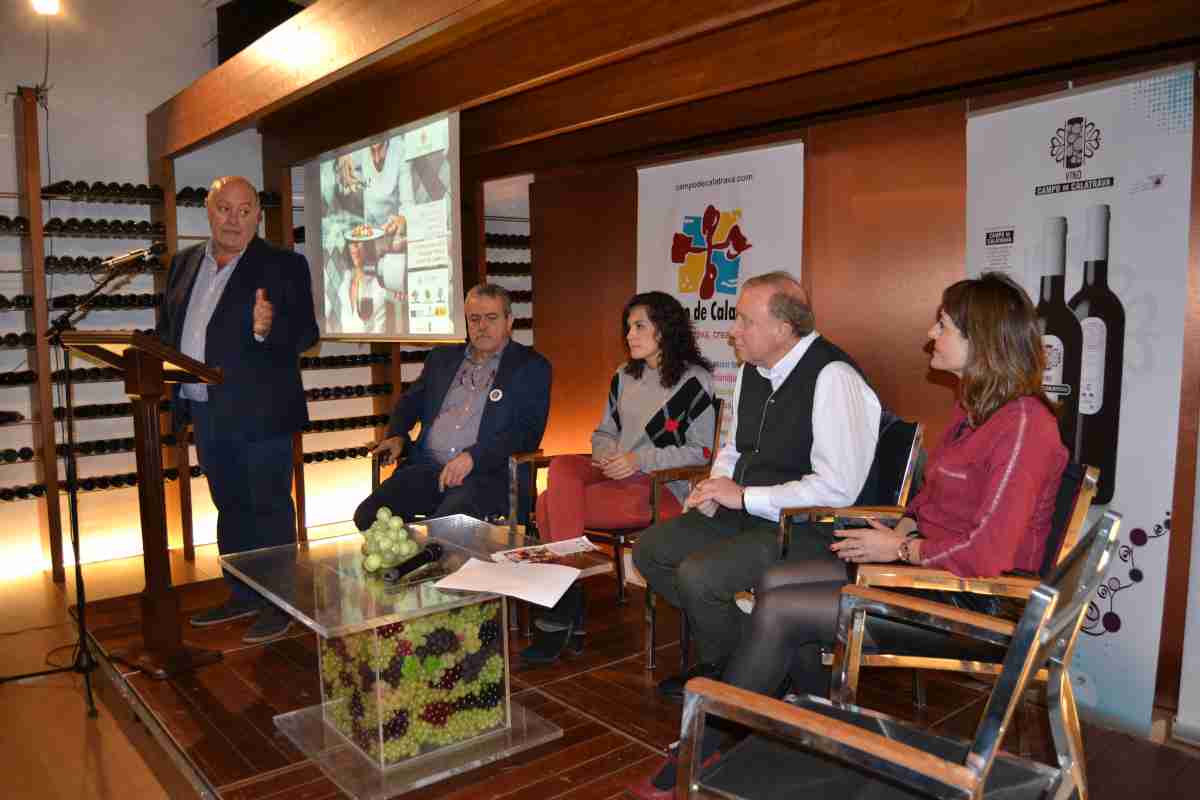 Expertos defienden los proyectos de economía colaborativa que incluyan el territorio la profesionalidad, en la jornada sobre Eno y Oleoturismo de “Calatrava Sabor” 1 Expertos defienden los proyectos de economía colaborativa que incluyan el territorio la profesionalidad, en la jornada sobre Eno y Oleoturismo de “Calatrava Sabor” 1